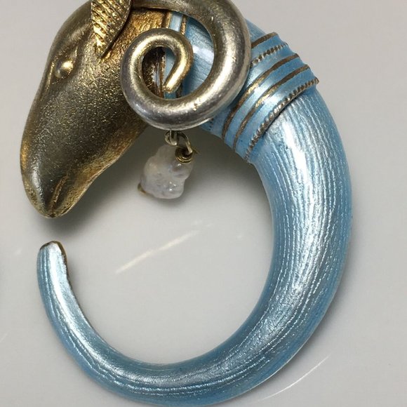 RARE FIND VINTAGE LAUREL BURCH ASSYRIAN RAMS HEAD GOLD VERMEIL EARRINGS - Picture 5 of 11